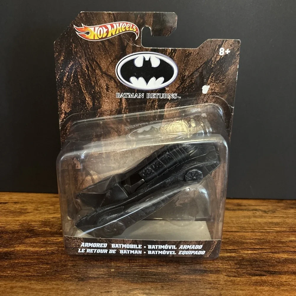 Hot Wheels Premium DC Batman Returns Armored Batmobile‎ 1:50 Scale 2011 New